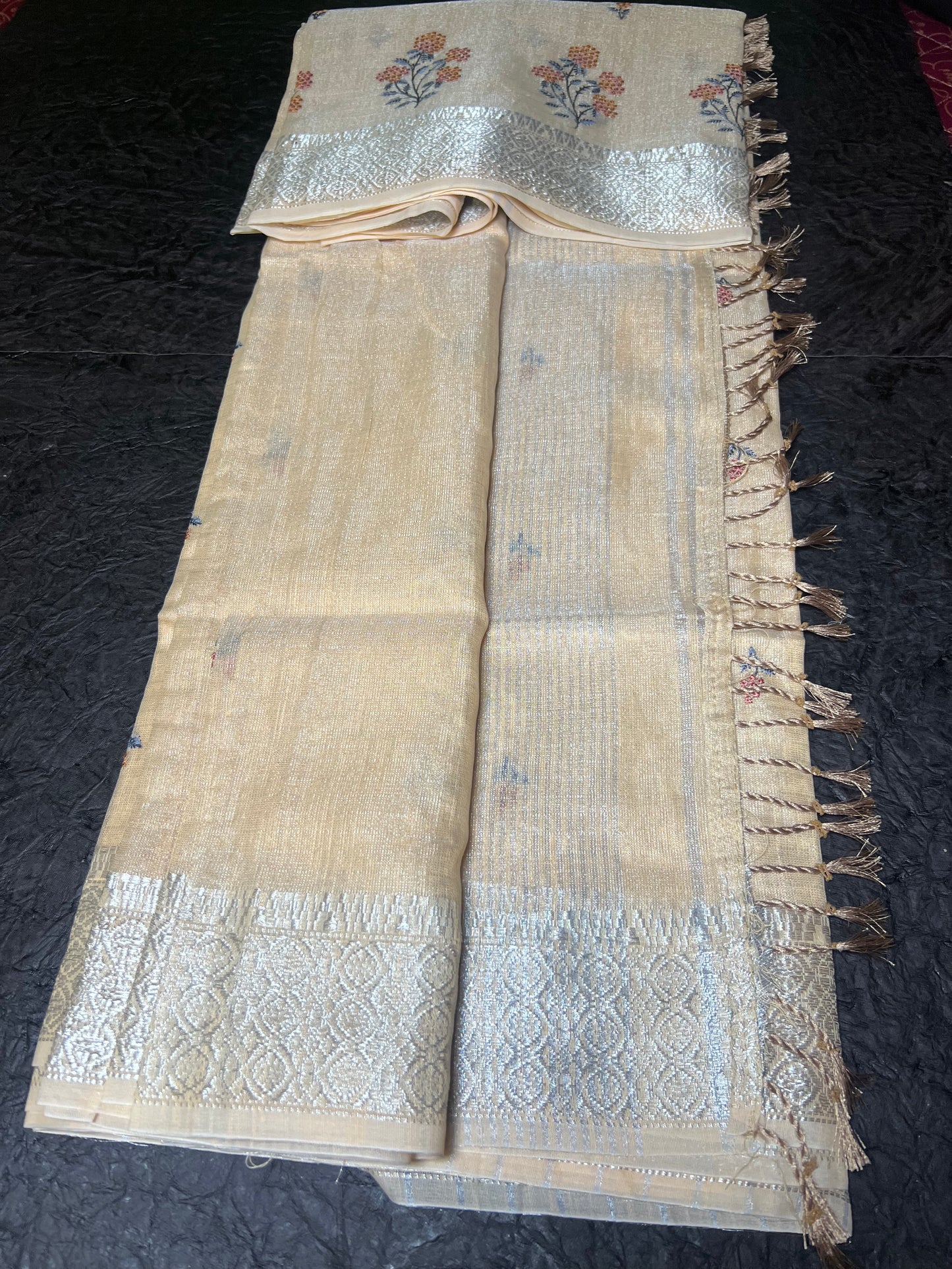Elegant Linen Sangini Saree